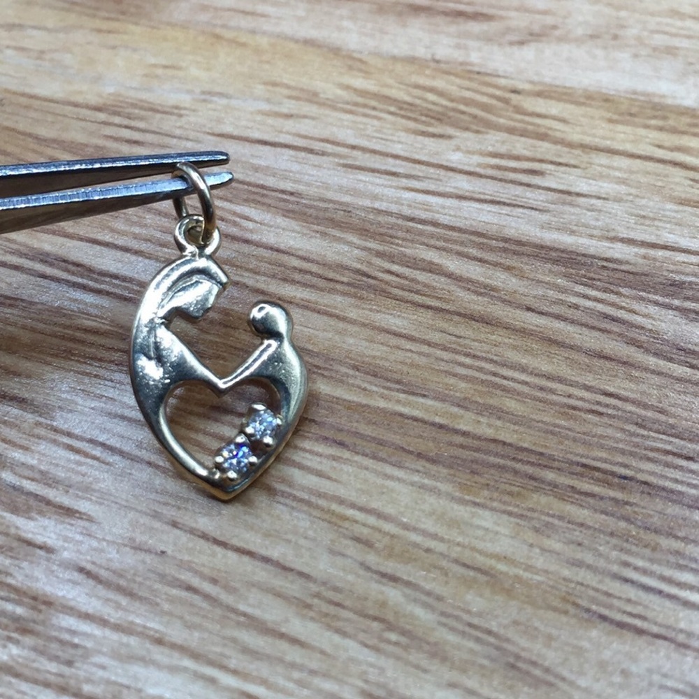 10kt gold mother and child pendant (new)